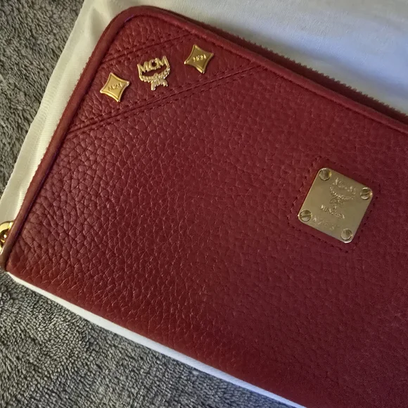 MCM Red Leather Zip-Around Wallet | Gold Hardware | Vintage Authentic - Picture 3 of 14